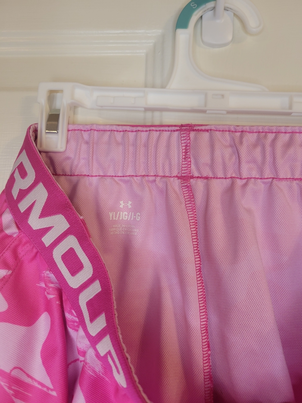 Under Armour Pink Camo Girl's Performance Shorts - Picture 6 of 8